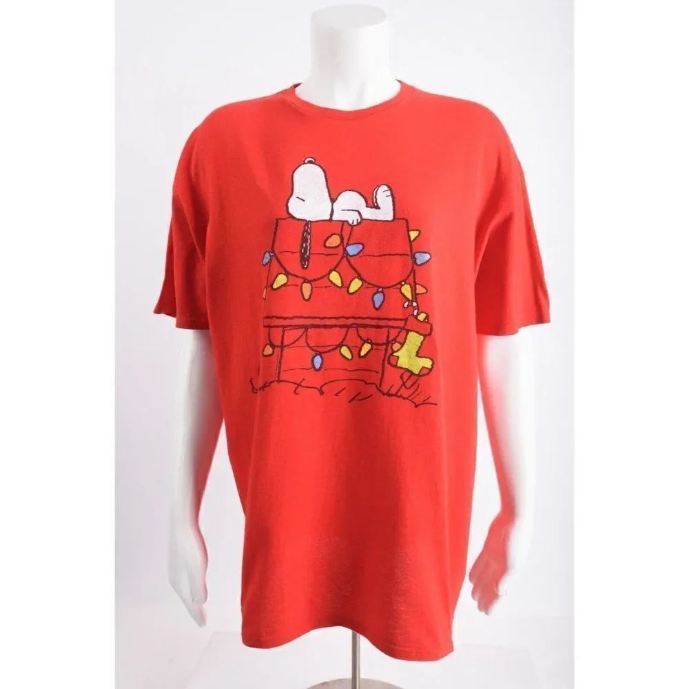 Delta Pro Weight Mens Snoopy T-Shirt L Red Peanuts Dog House Christmas Lights